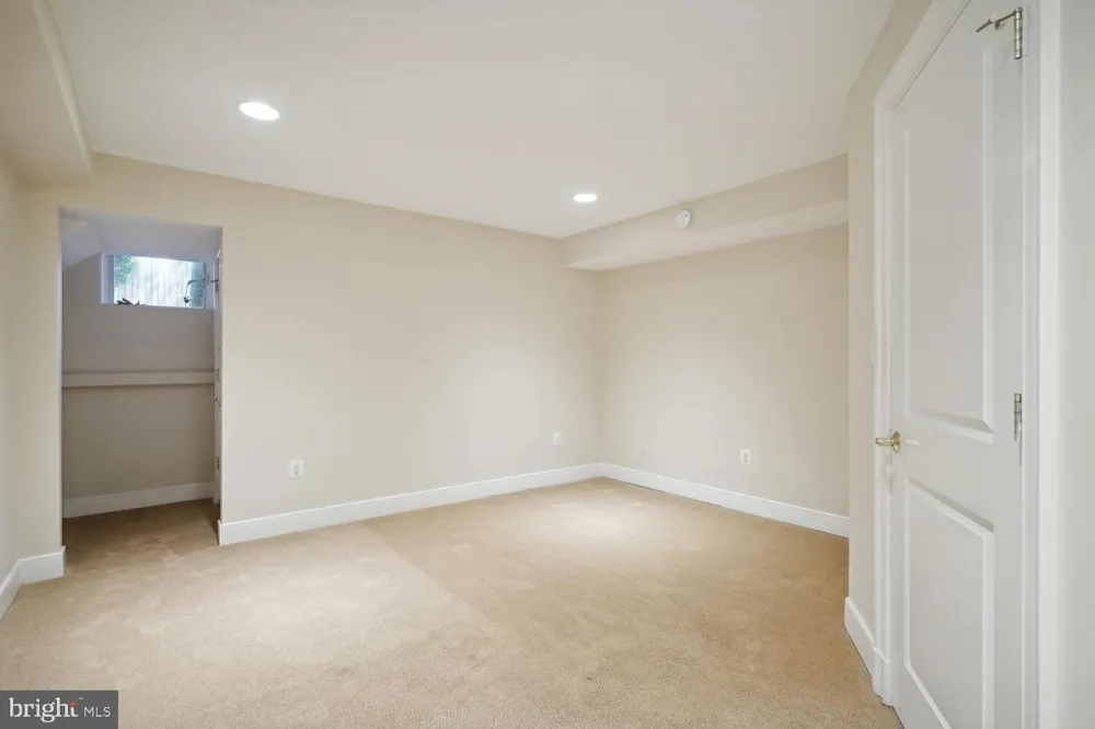 1530 FOREST VILLA LANE Mclean, VA 22101