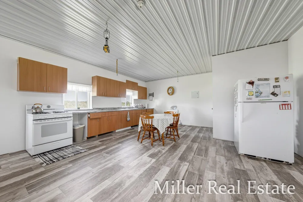 9607 S Barryville Road Dowling, MI 49050