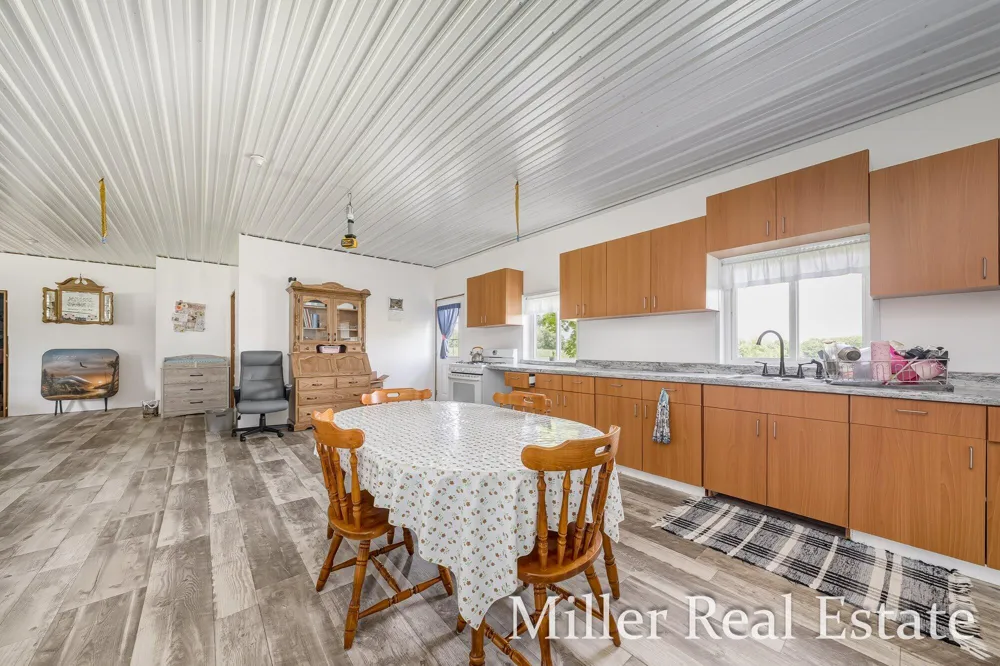 9607 S Barryville Road Dowling, MI 49050