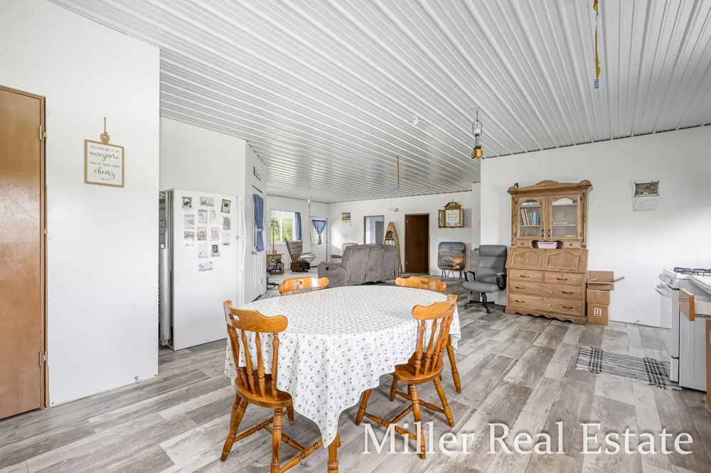 9607 S Barryville Road Dowling, MI 49050