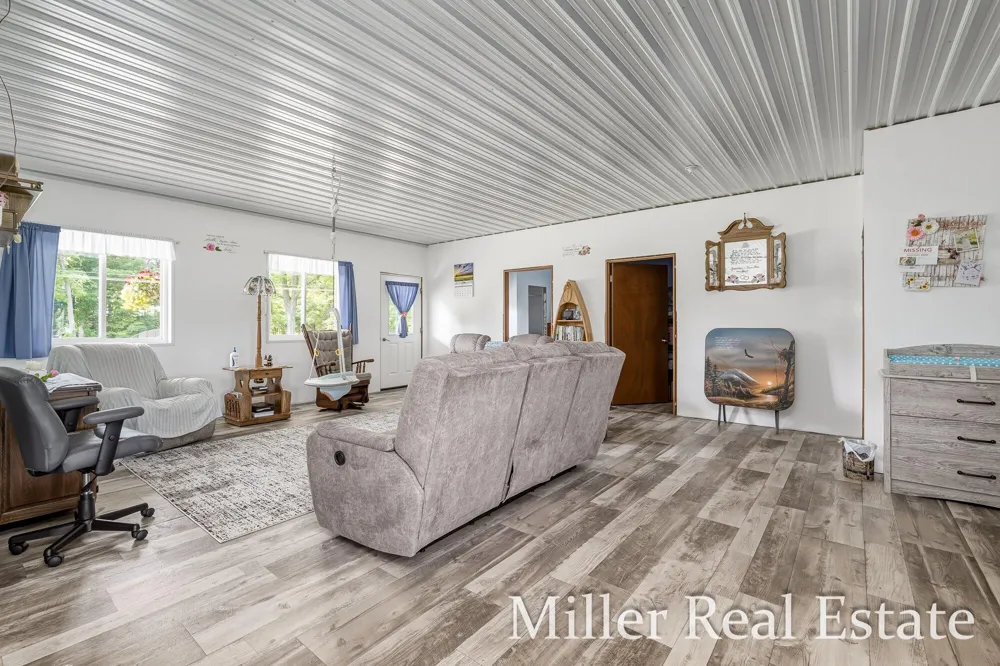 9607 S Barryville Road Dowling, MI 49050