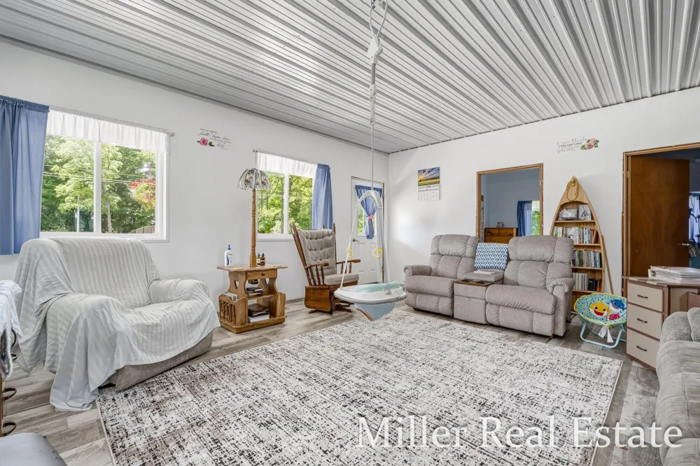 9607 S Barryville Road Dowling, MI 49050