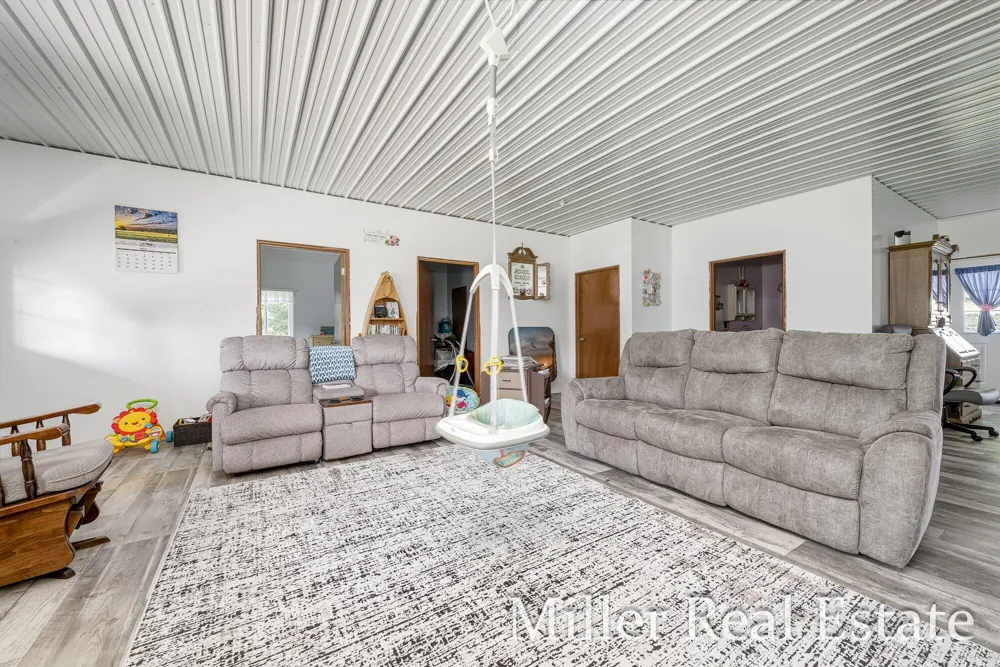9607 S Barryville Road Dowling, MI 49050