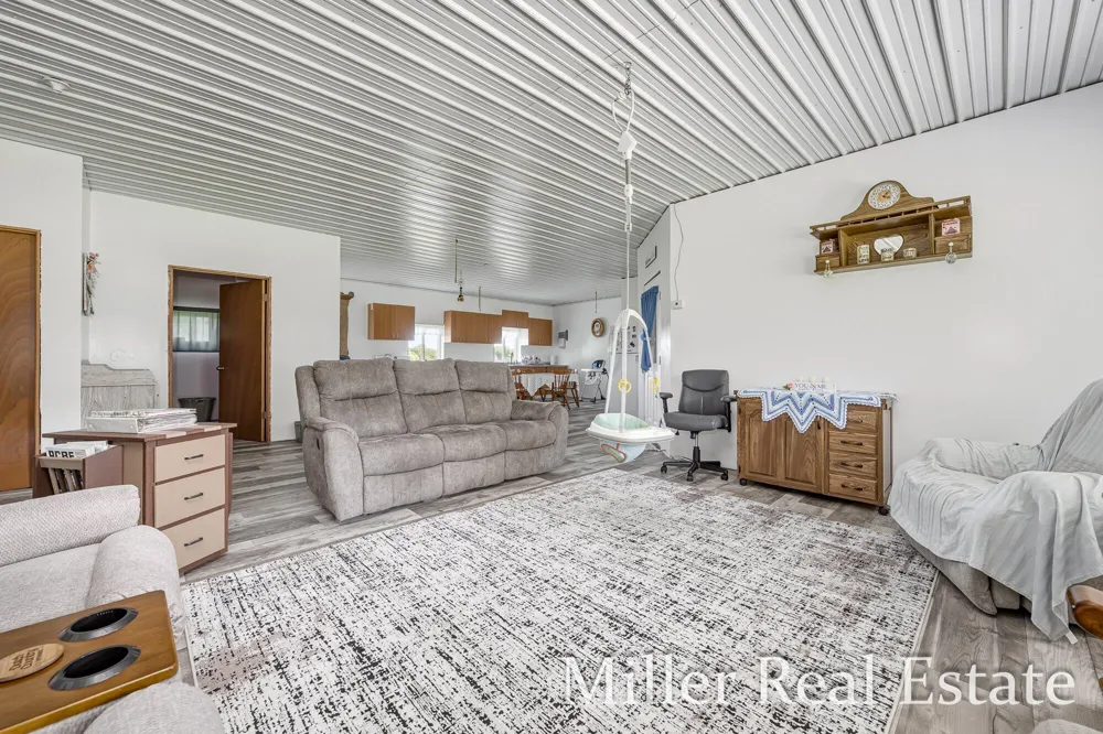 9607 S Barryville Road Dowling, MI 49050