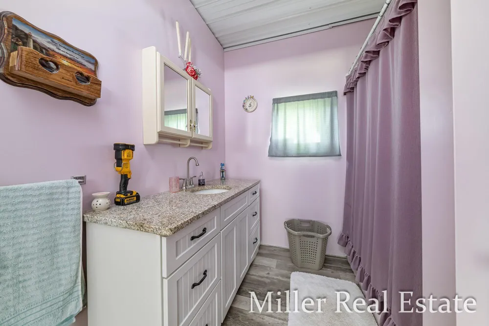 9607 S Barryville Road Dowling, MI 49050