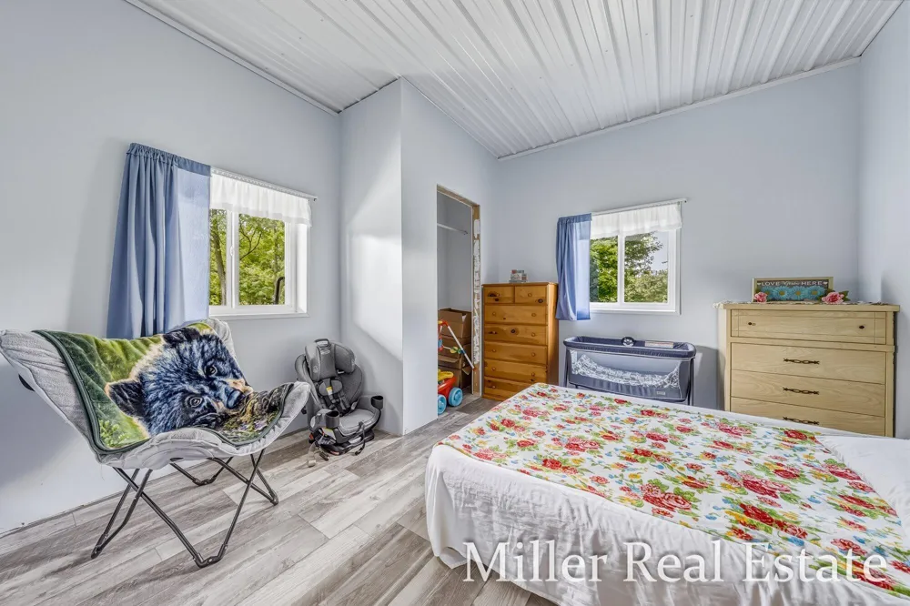 9607 S Barryville Road Dowling, MI 49050