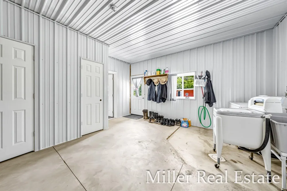 9607 S Barryville Road Dowling, MI 49050