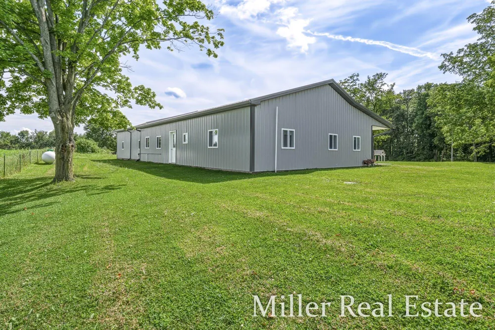 9607 S Barryville Road Dowling, MI 49050