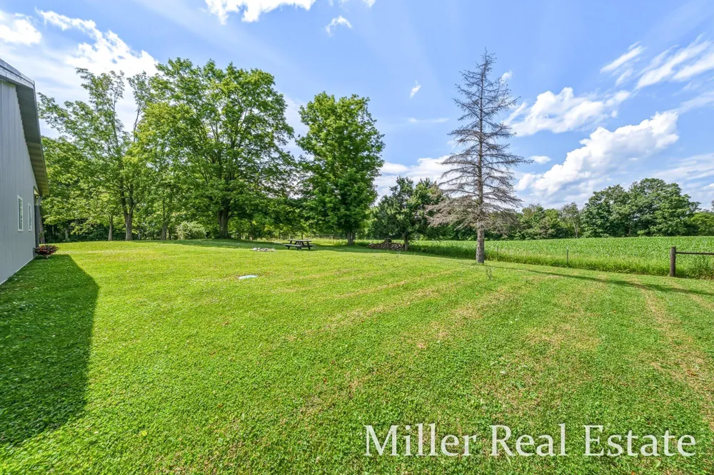 9607 S Barryville Road Dowling, MI 49050