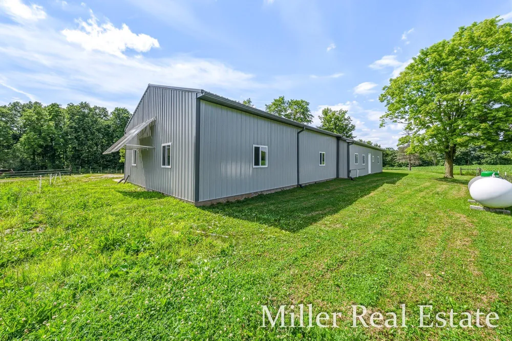 9607 S Barryville Road Dowling, MI 49050