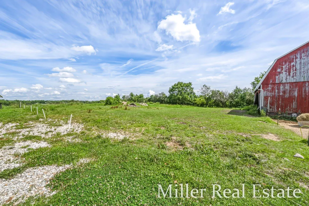 9607 S Barryville Road Dowling, MI 49050