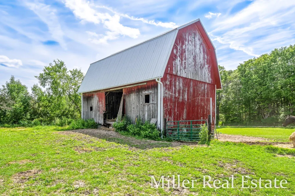 9607 S Barryville Road Dowling, MI 49050