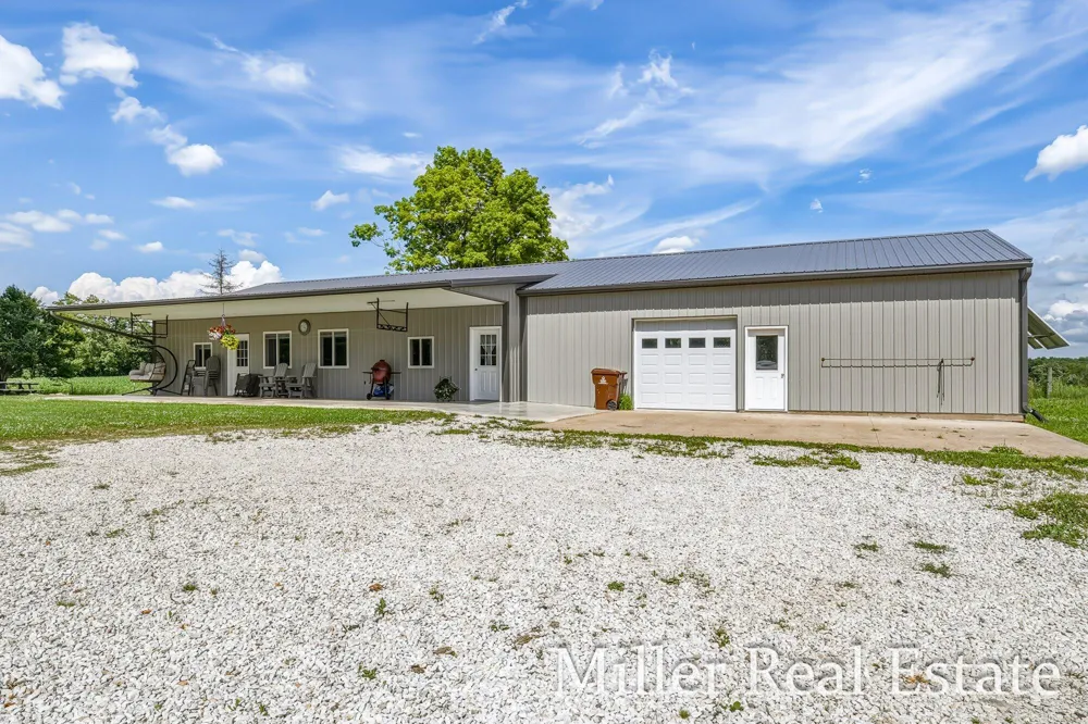 9607 S Barryville Road Dowling, MI 49050