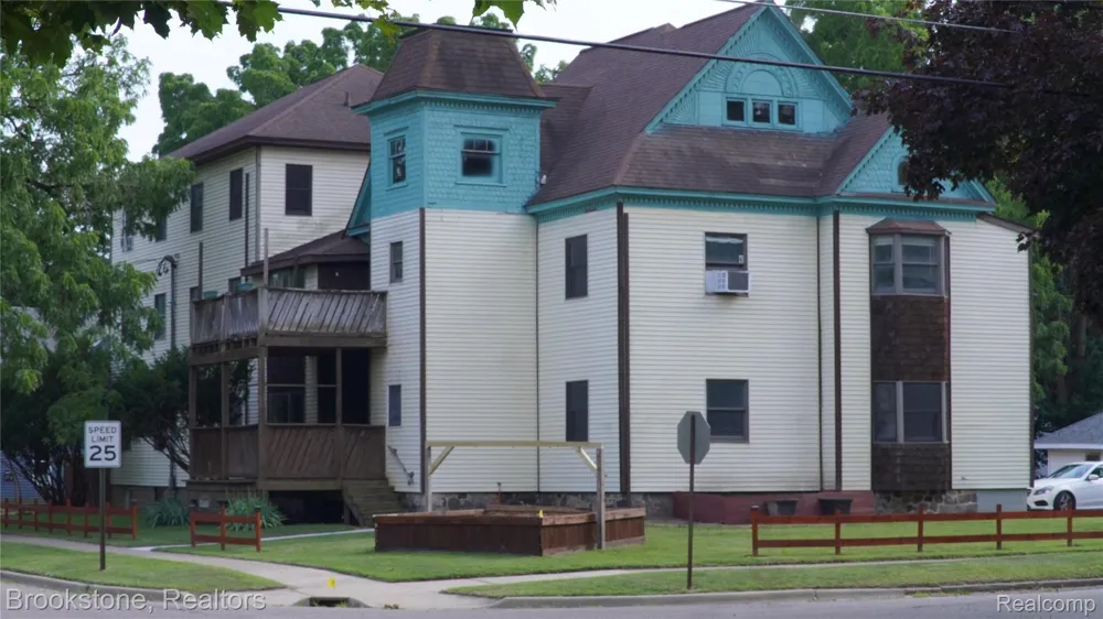 510 Pleasant Street #6 Charlotte City, MI 48813