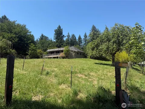 13722 Center Road
