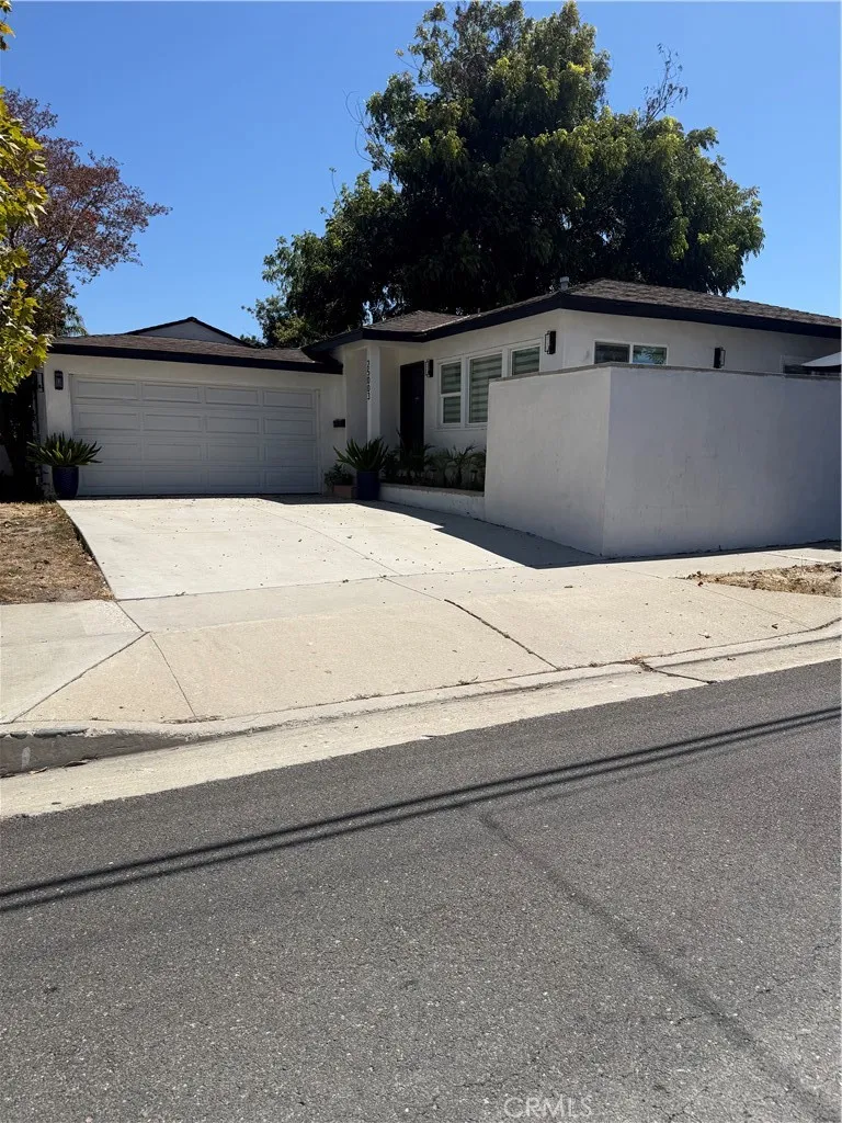 25003 Andreo Lomita, CA 90717