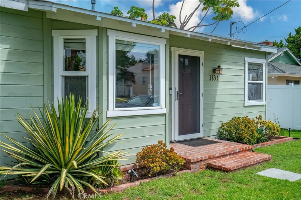 1833 261st Street Lomita, CA 90717