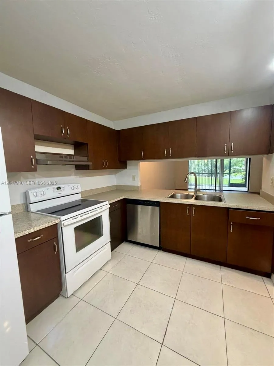 100 NW 76th Ave #102-2 Plantation, FL 33324