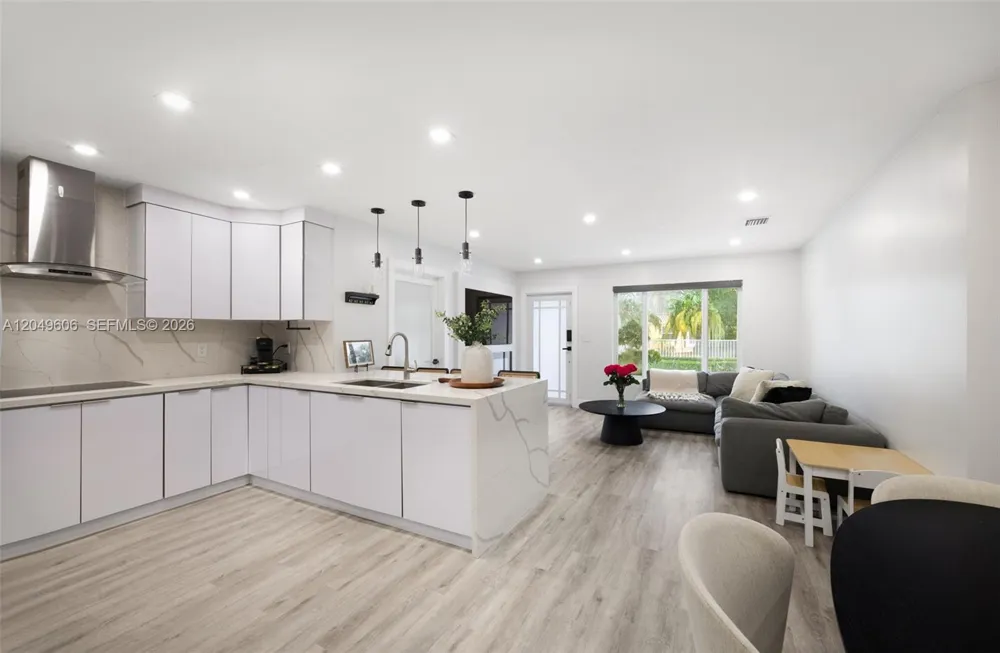 17370 NW 52nd Pl Miami Gardens, FL 33055