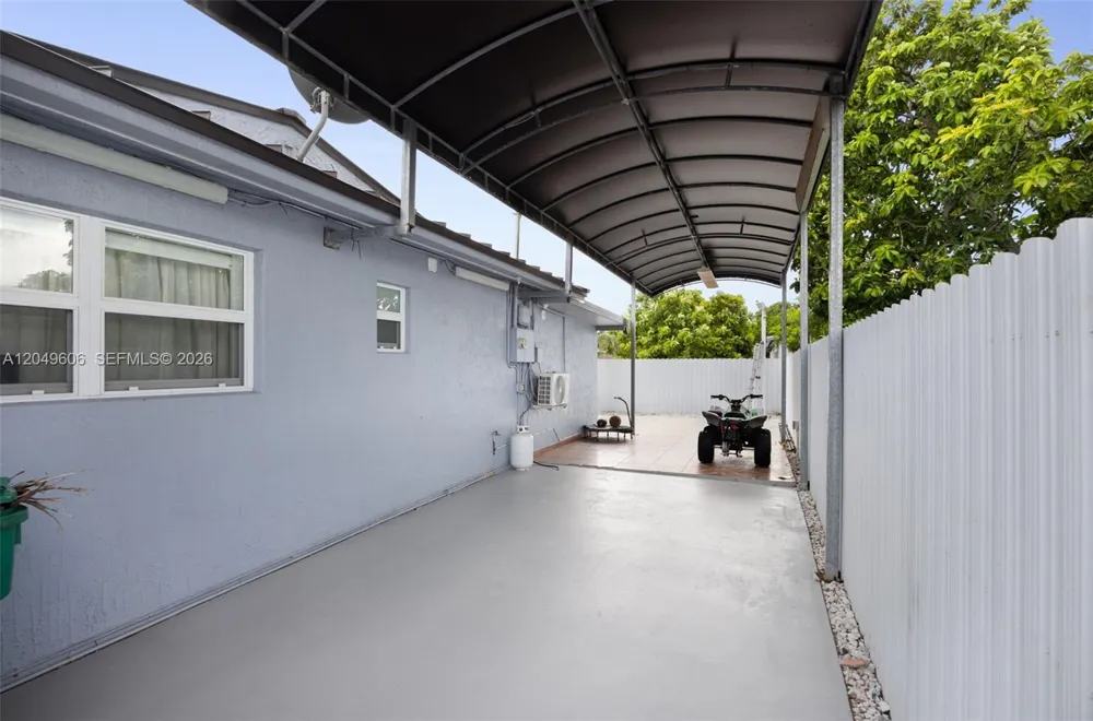 17370 NW 52nd Pl Miami Gardens, FL 33055