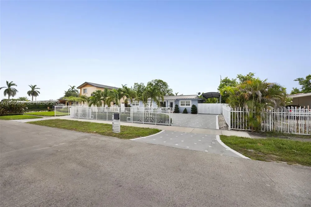 17370 NW 52nd Pl Miami Gardens, FL 33055