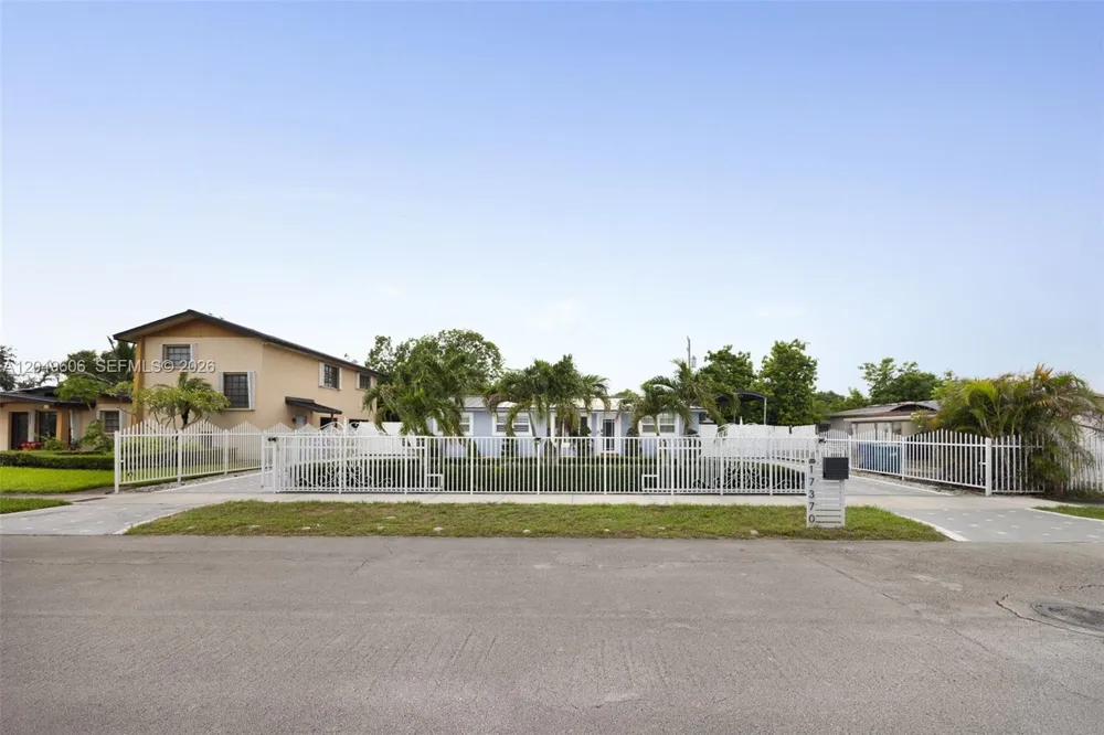 17370 NW 52nd Pl Miami Gardens, FL 33055