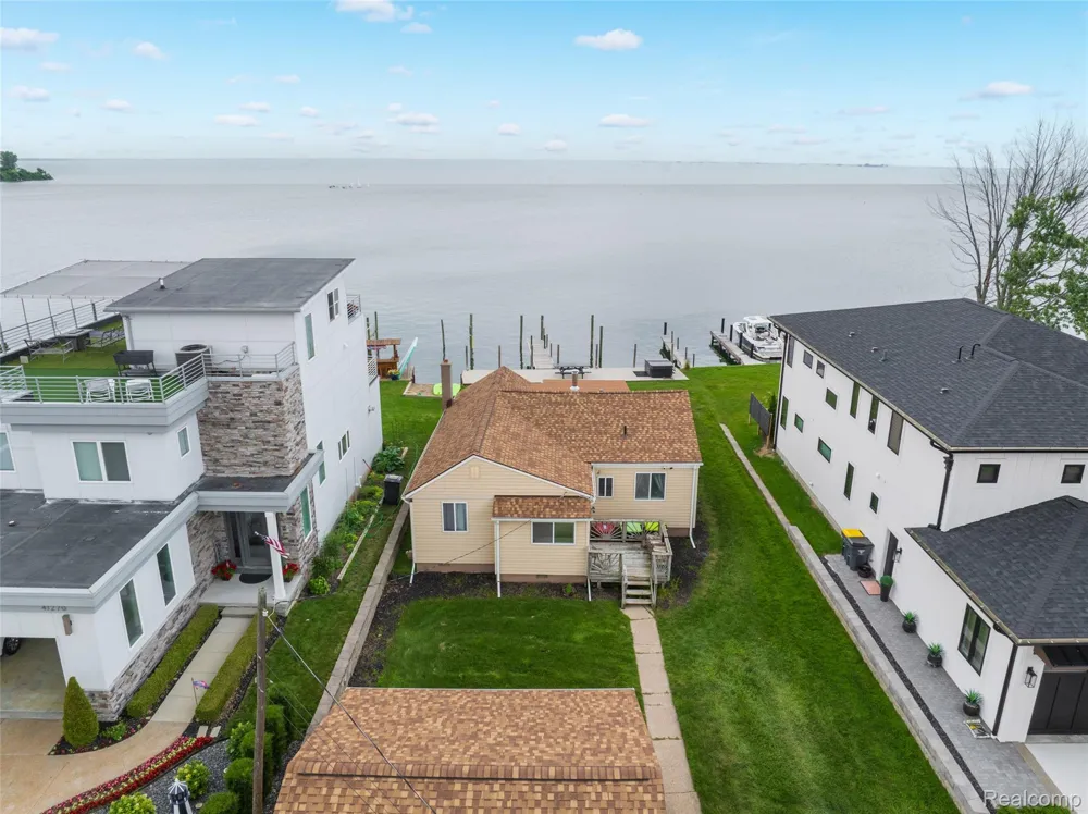 41260 Conger Bay Drive Harrison Charter Township, MI 48045