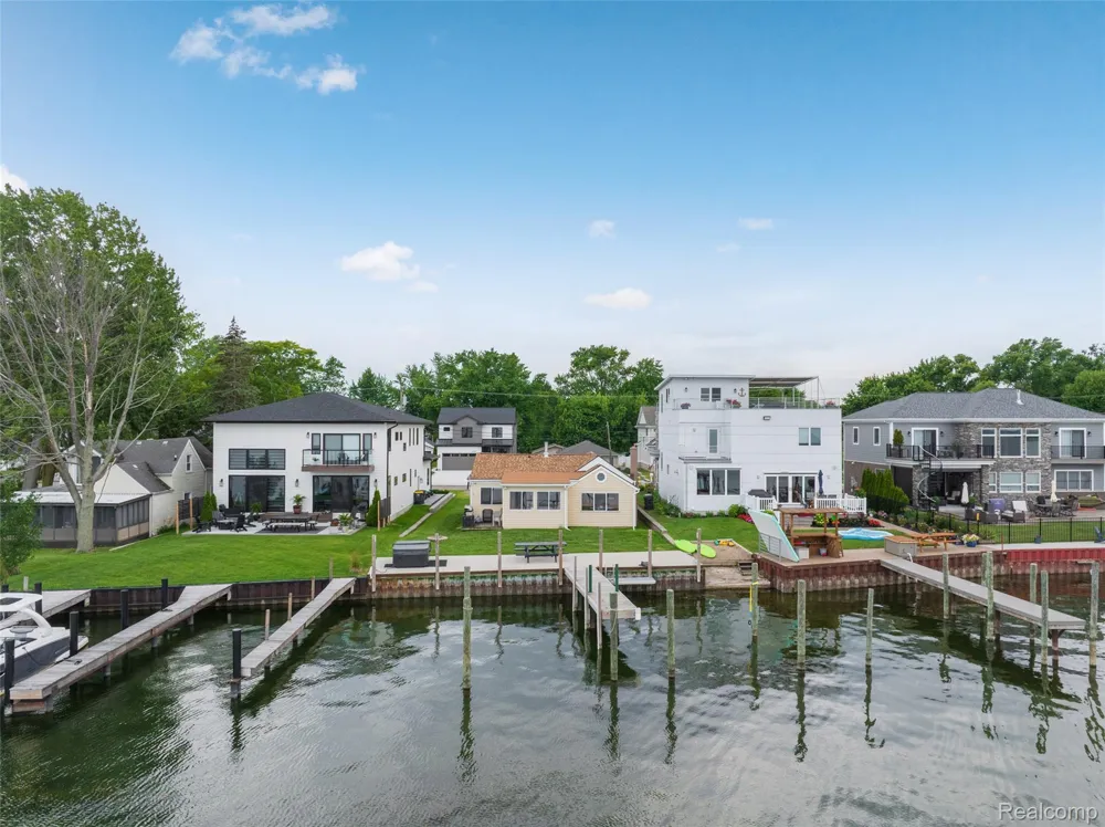 41260 Conger Bay Drive Harrison Charter Township, MI 48045