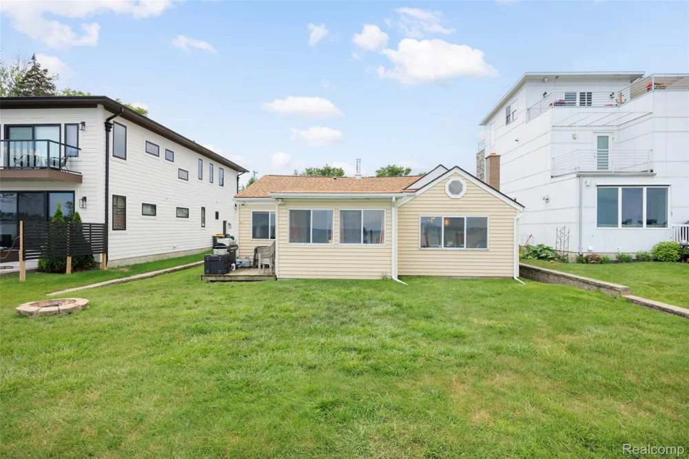 41260 Conger Bay Drive Harrison Charter Township, MI 48045