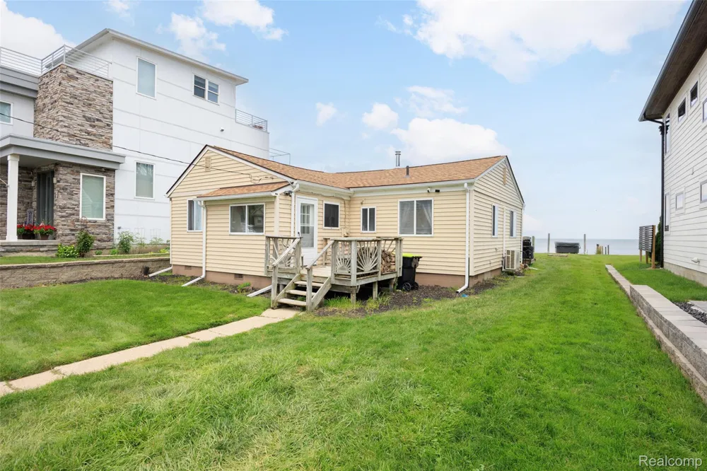 41260 Conger Bay Drive Harrison Charter Township, MI 48045
