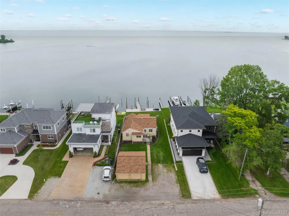 41260 Conger Bay Drive Harrison Charter Township, MI 48045