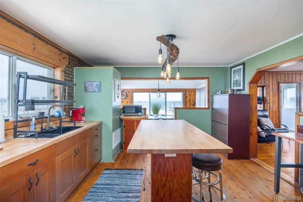 41260 Conger Bay Drive Harrison Charter Township, MI 48045