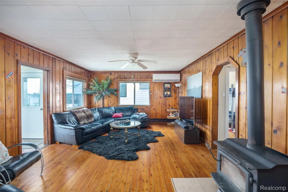 41260 Conger Bay Drive Harrison Charter Township, MI 48045