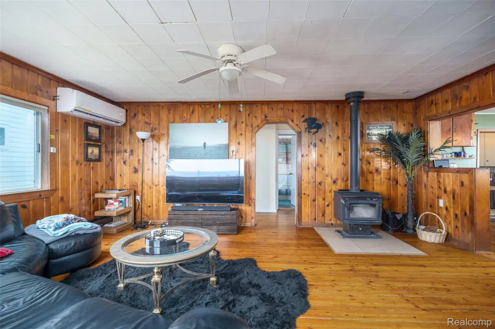 41260 Conger Bay Drive Harrison Charter Township, MI 48045