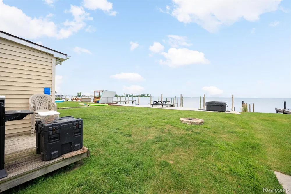 41260 Conger Bay Drive Harrison Charter Township, MI 48045