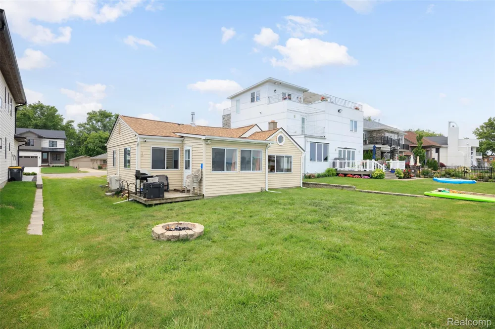 41260 Conger Bay Drive Harrison Charter Township, MI 48045