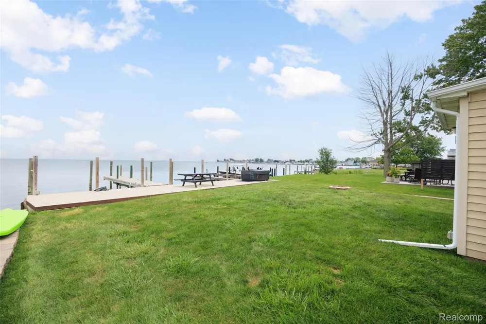 41260 Conger Bay Drive Harrison Charter Township, MI 48045