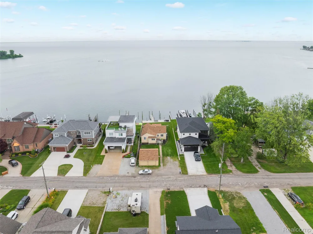 41260 Conger Bay Drive Harrison Charter Township, MI 48045