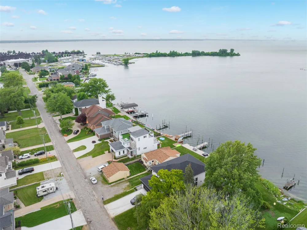 41260 Conger Bay Drive Harrison Charter Township, MI 48045