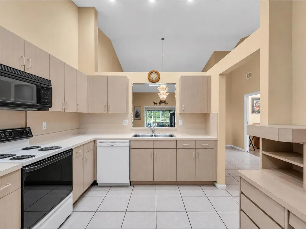 7036 Summer Tree Drive #B Boynton Beach, FL 33437