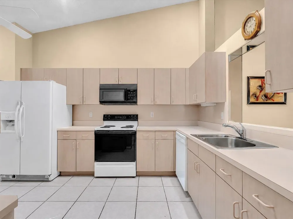 7036 Summer Tree Drive #B Boynton Beach, FL 33437