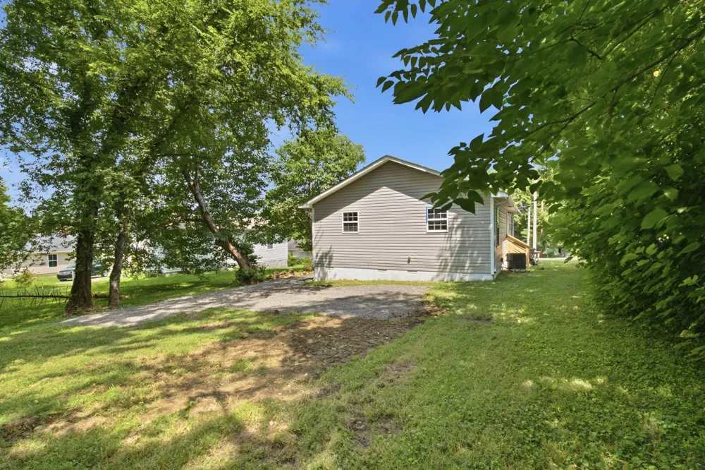 103 Hall St Hartsville, TN 37074