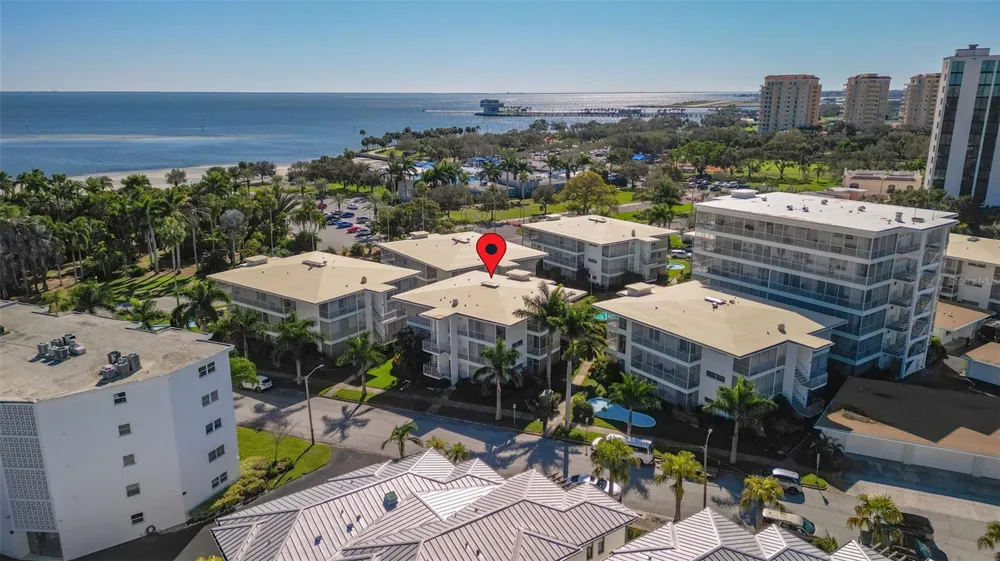 1036 NORTH SHORE DRIVE NE #1 St Petersburg, FL 33701