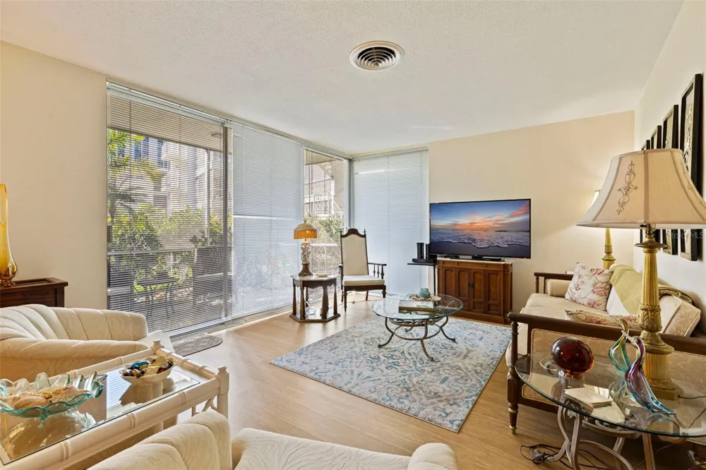 1036 NORTH SHORE DRIVE NE #1 St Petersburg, FL 33701