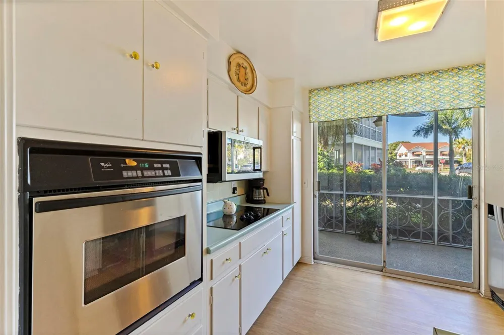 1036 NORTH SHORE DRIVE NE #1 St Petersburg, FL 33701