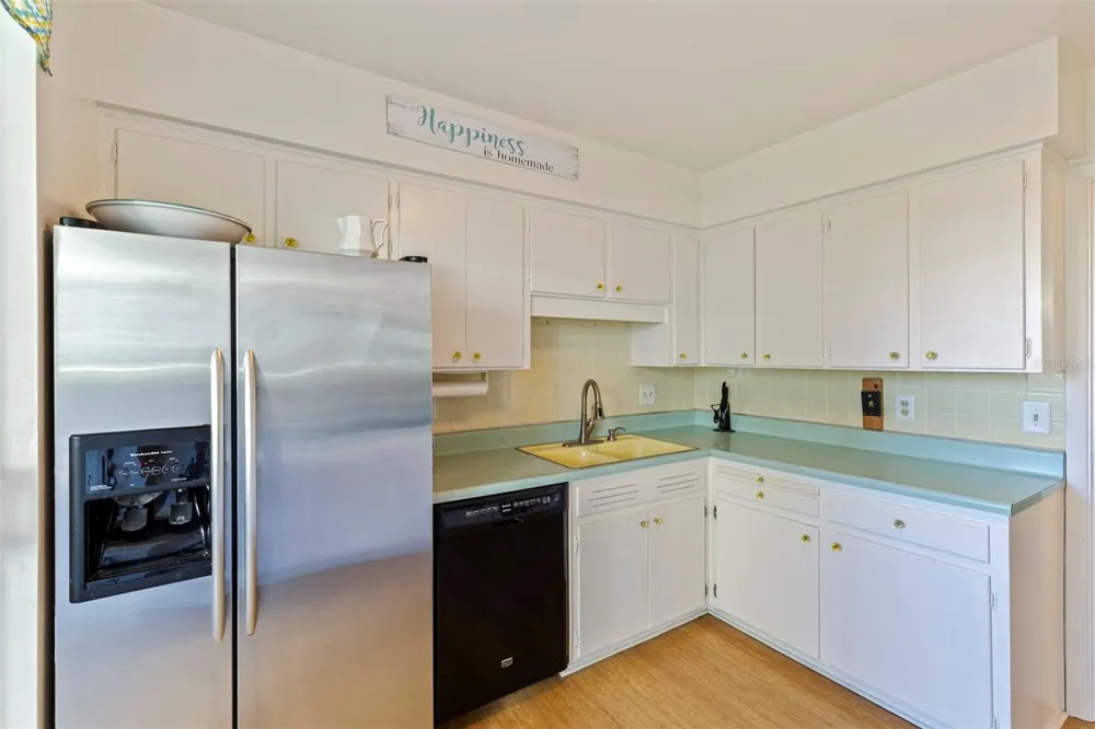 1036 NORTH SHORE DRIVE NE #1 St Petersburg, FL 33701