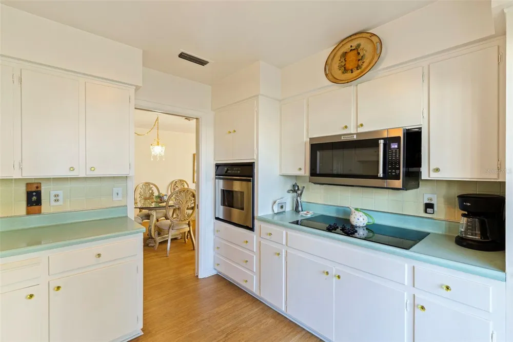 1036 NORTH SHORE DRIVE NE #1 St Petersburg, FL 33701