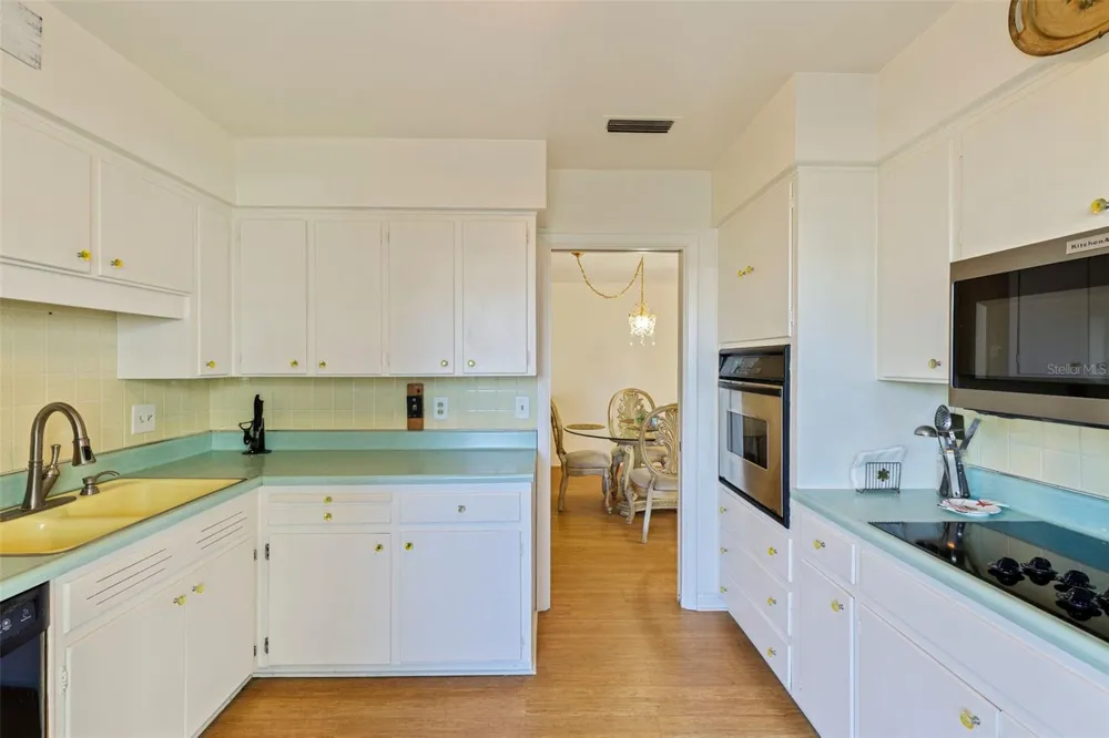1036 NORTH SHORE DRIVE NE #1 St Petersburg, FL 33701