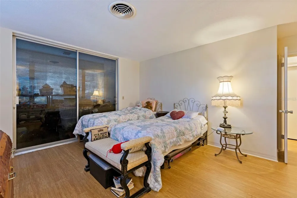 1036 NORTH SHORE DRIVE NE #1 St Petersburg, FL 33701