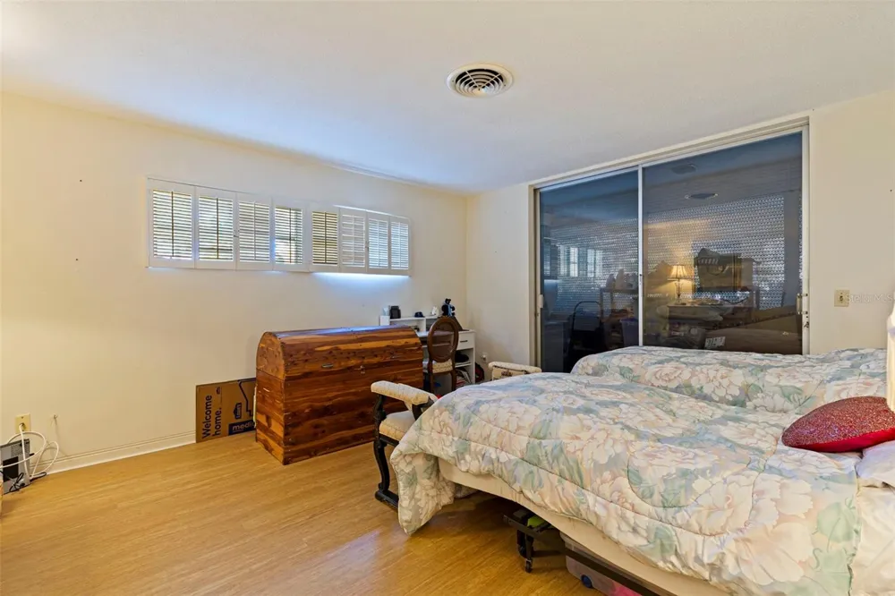 1036 NORTH SHORE DRIVE NE #1 St Petersburg, FL 33701